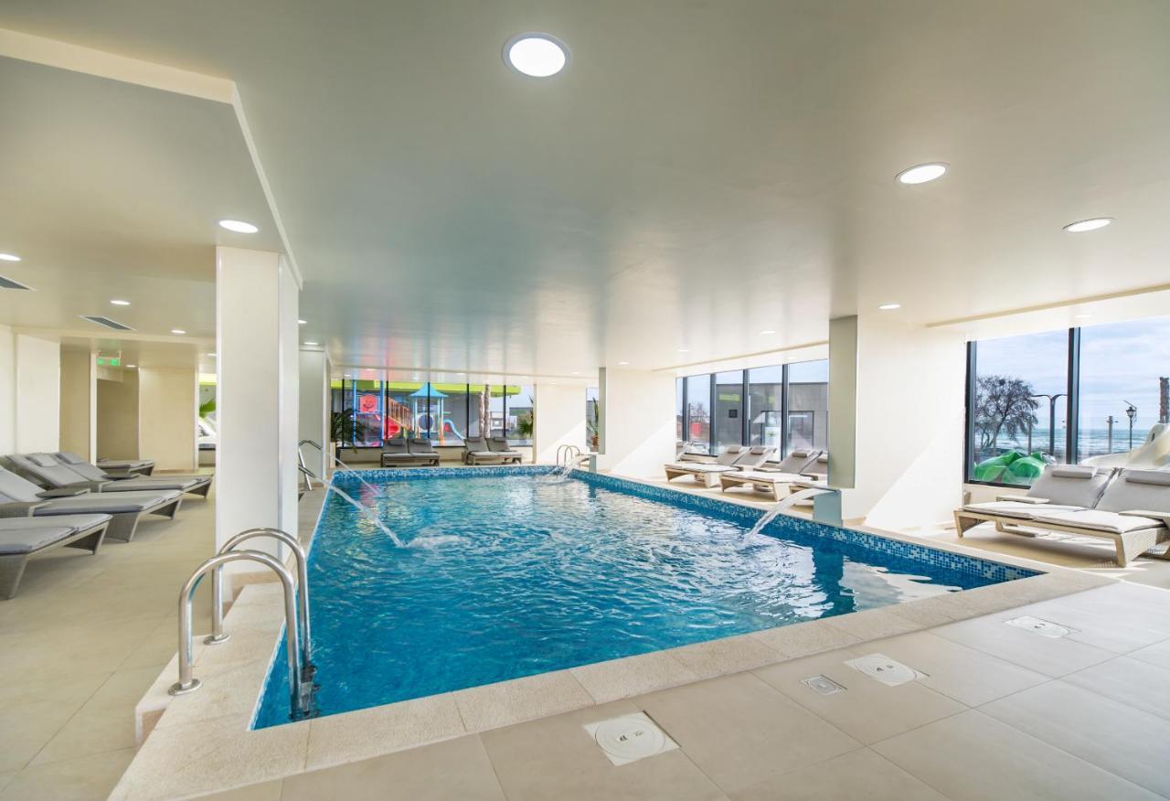 Glamour Red Apartment 22 In Spa Pool Resort ママイア エクステリア 写真