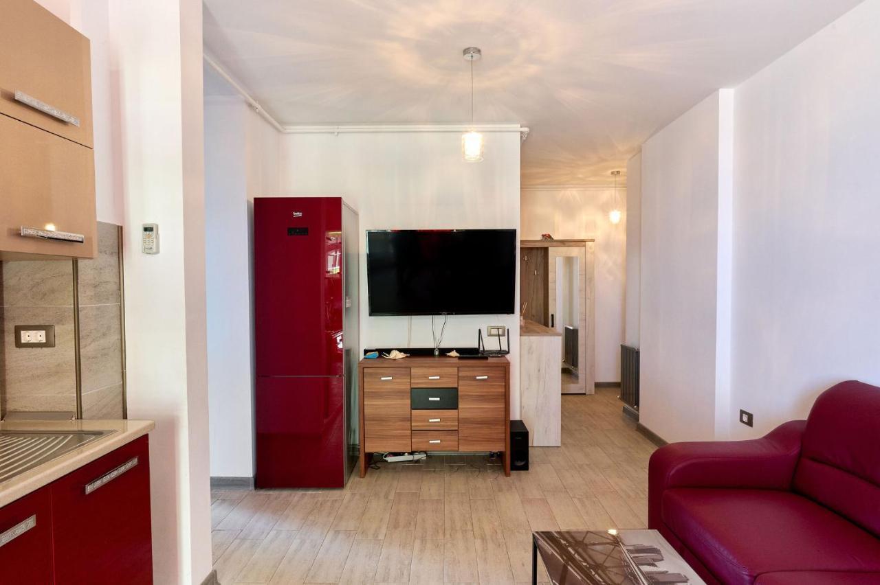 Glamour Red Apartment 22 In Spa Pool Resort ママイア エクステリア 写真