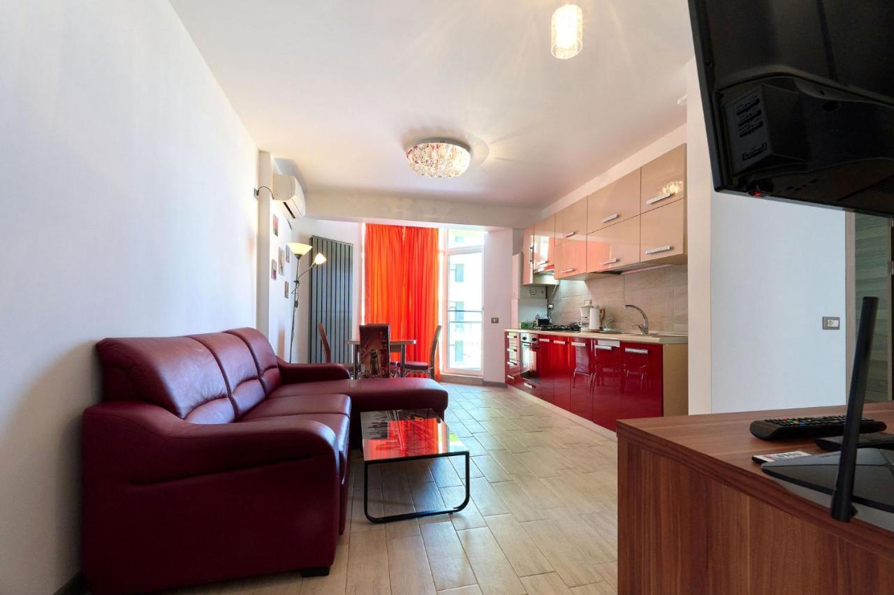 Glamour Red Apartment 22 In Spa Pool Resort ママイア エクステリア 写真