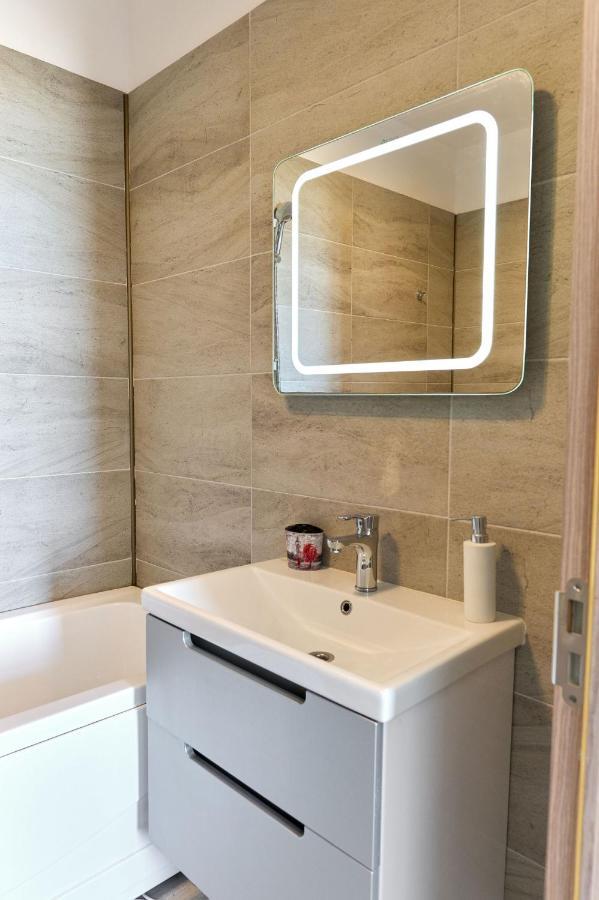 Glamour Red Apartment 22 In Spa Pool Resort ママイア エクステリア 写真