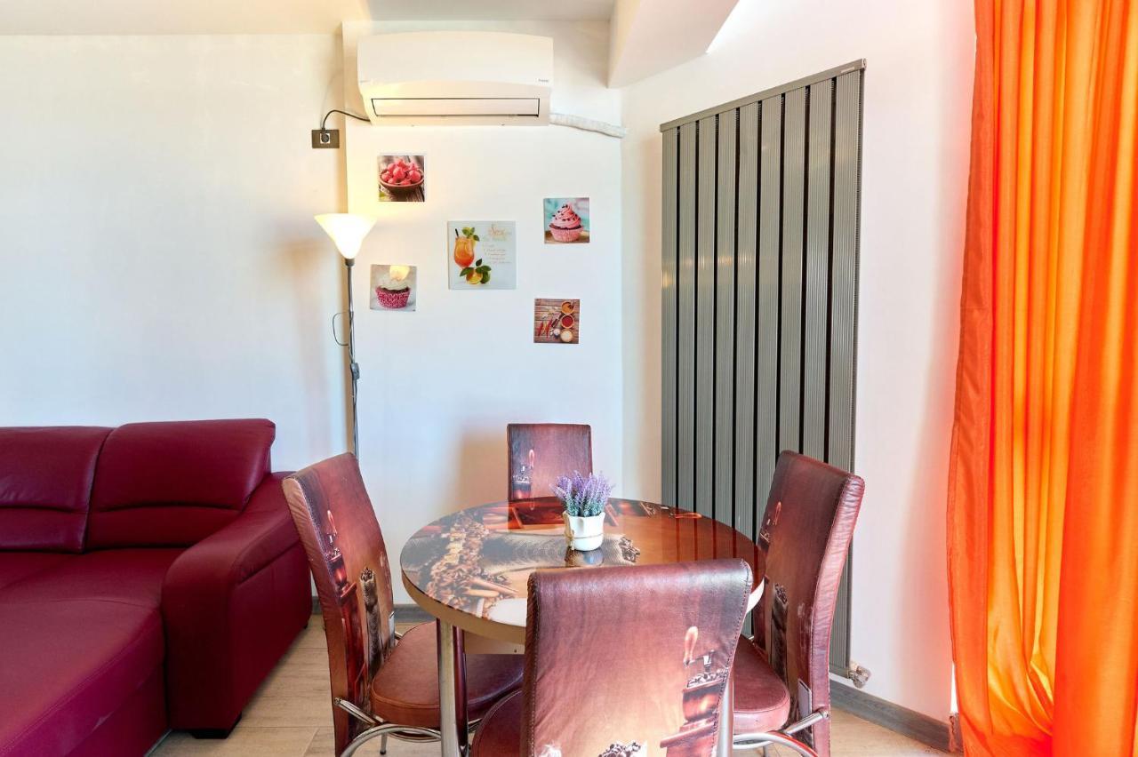 Glamour Red Apartment 22 In Spa Pool Resort ママイア エクステリア 写真